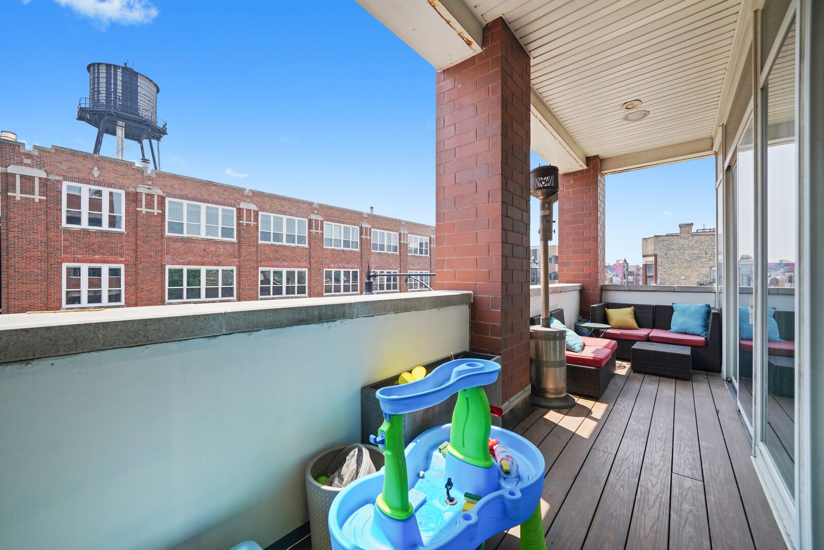 1611 N Hermitage Avenue Unit: 301