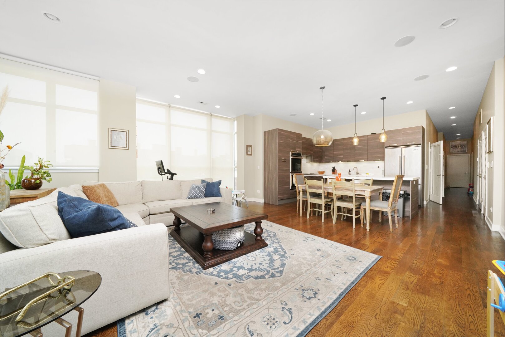 1611 N Hermitage Avenue Unit: 301