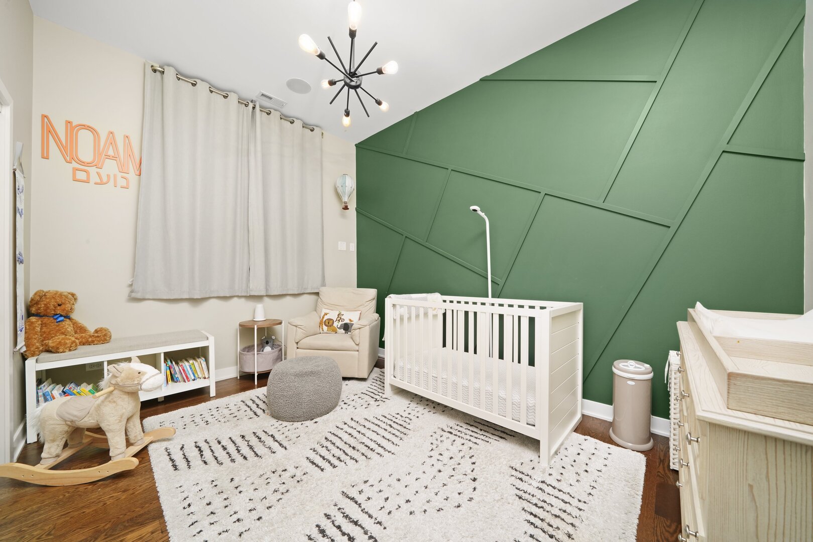 1611 N Hermitage Avenue Unit: 301