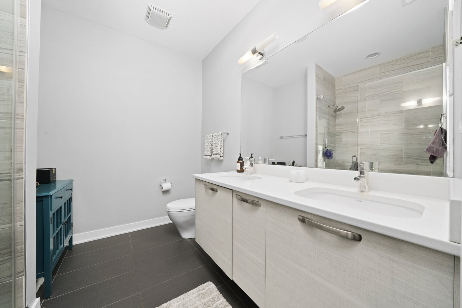 1611 N Hermitage Avenue Unit: 301