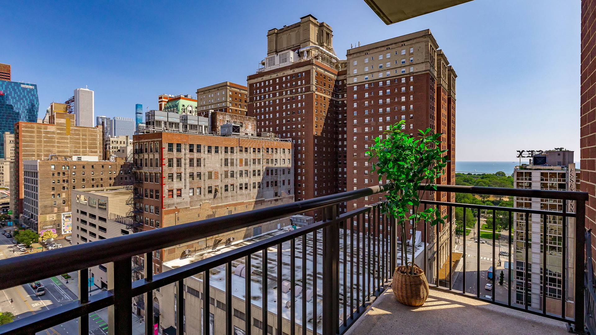 41 E 8th Street Unit: 1401