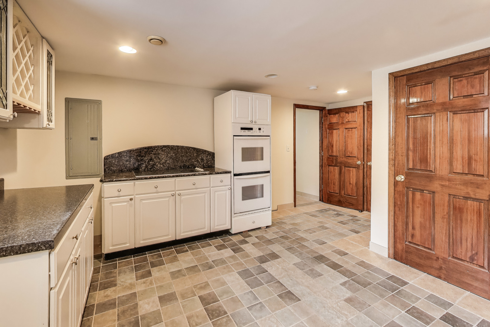 6107 N Nassau Avenue