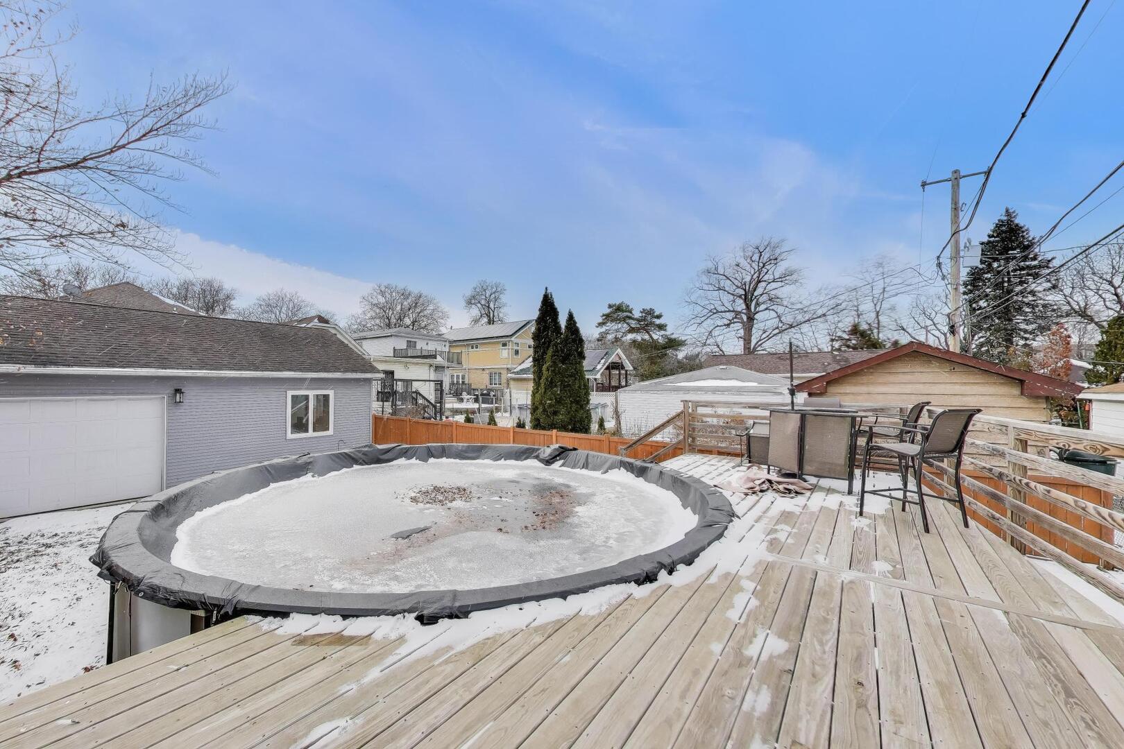 6107 N Nassau Avenue