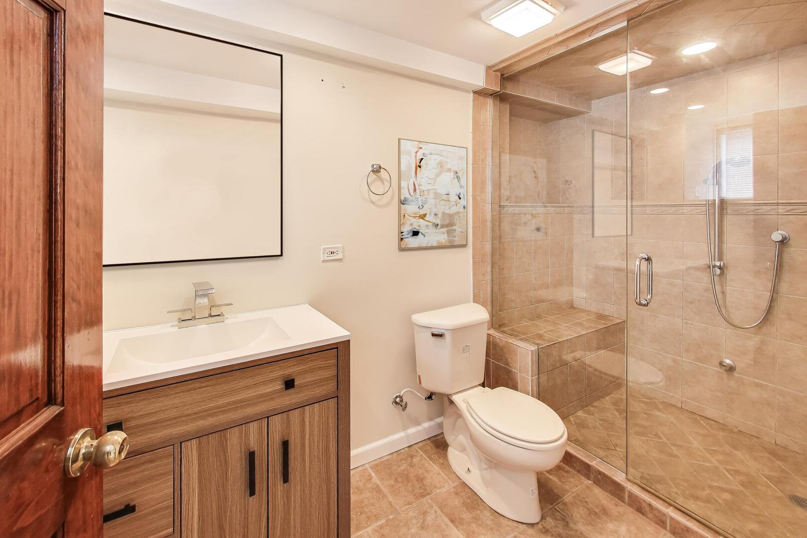 6107 N Nassau Avenue