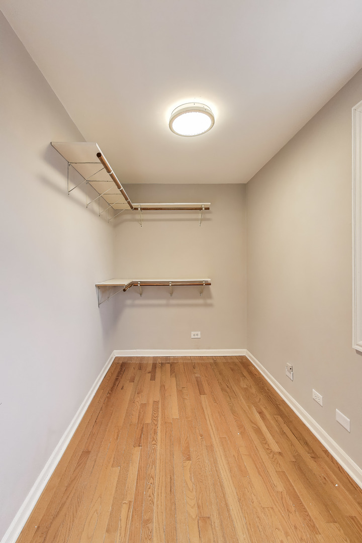 6107 N Nassau Avenue