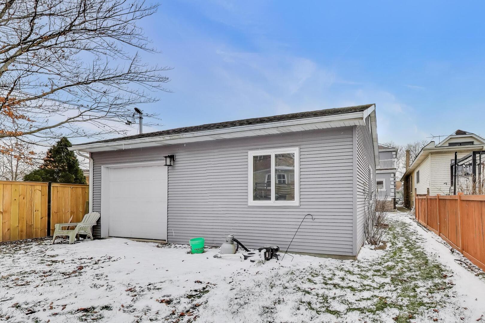 6107 N Nassau Avenue