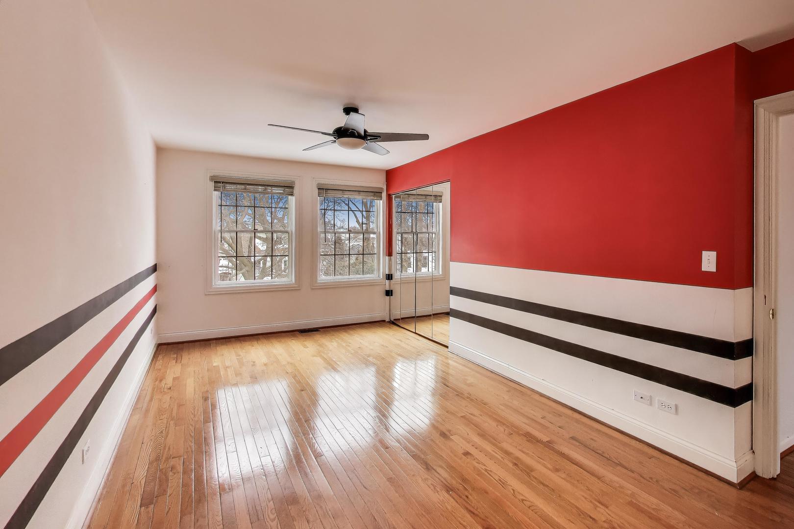 6107 N Nassau Avenue