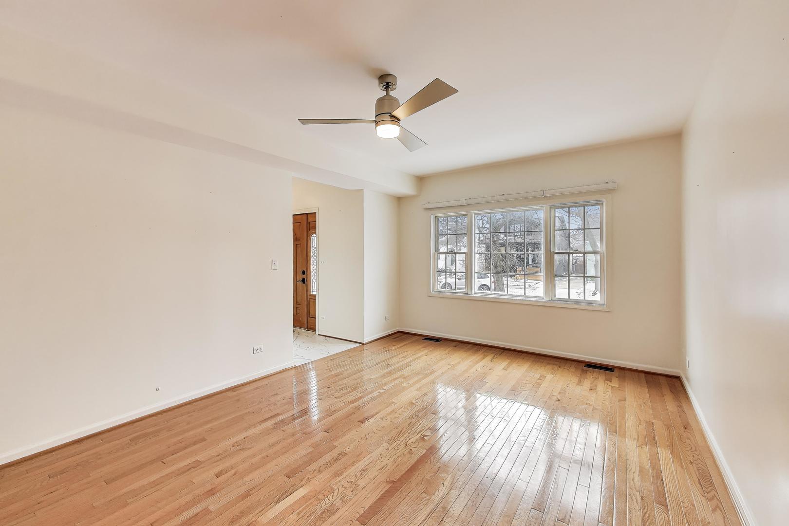 6107 N Nassau Avenue