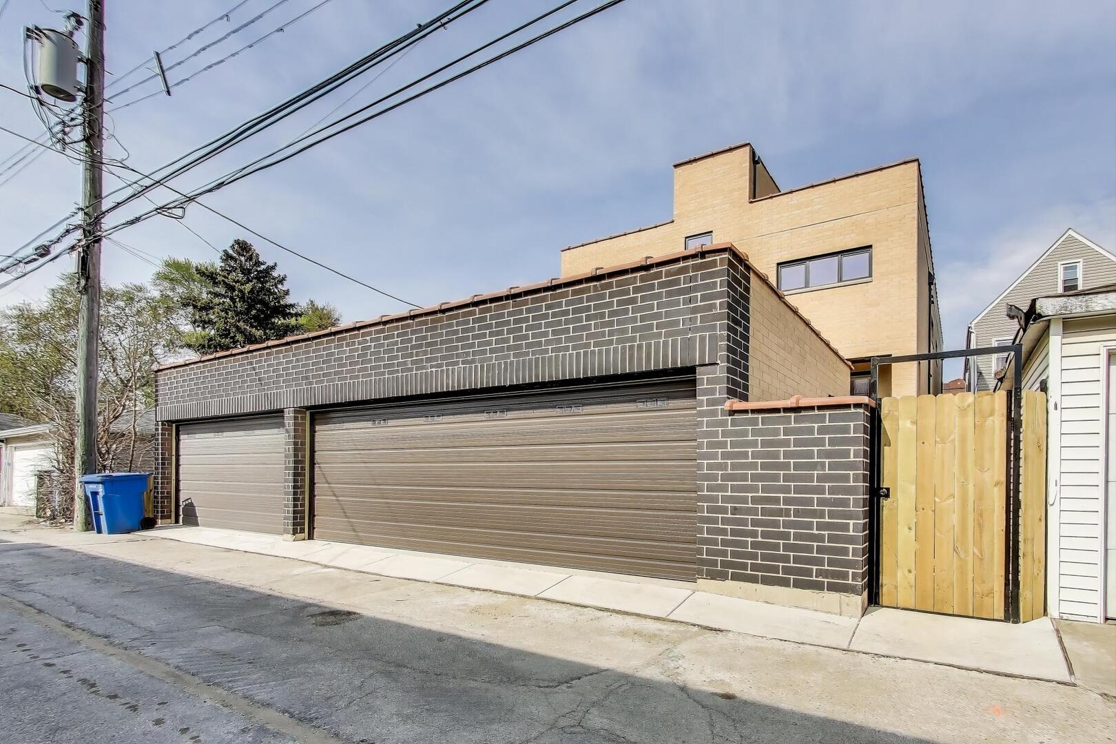 3339 N Ridgeway Avenue Unit: 1N