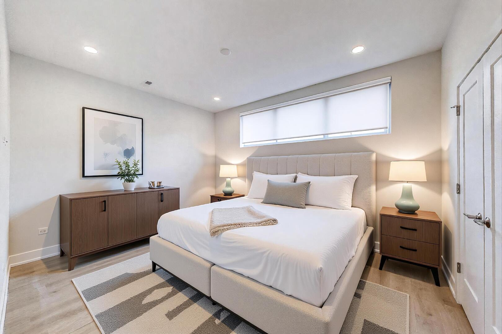 3339 N Ridgeway Avenue Unit: 1N