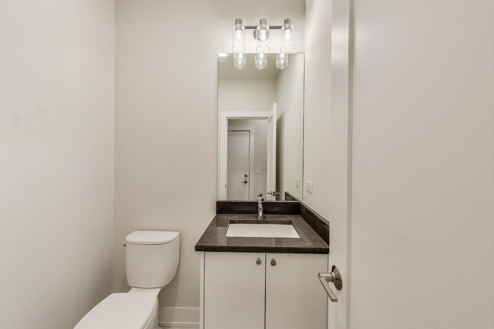 3339 N Ridgeway Avenue Unit: 1N