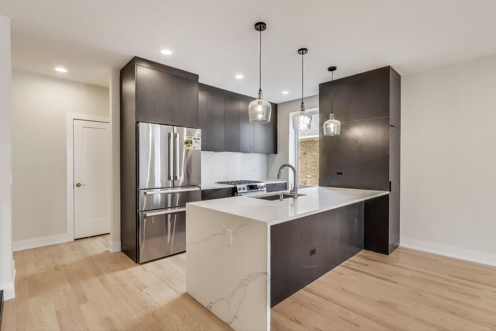 3339 N Ridgeway Avenue Unit: 1N