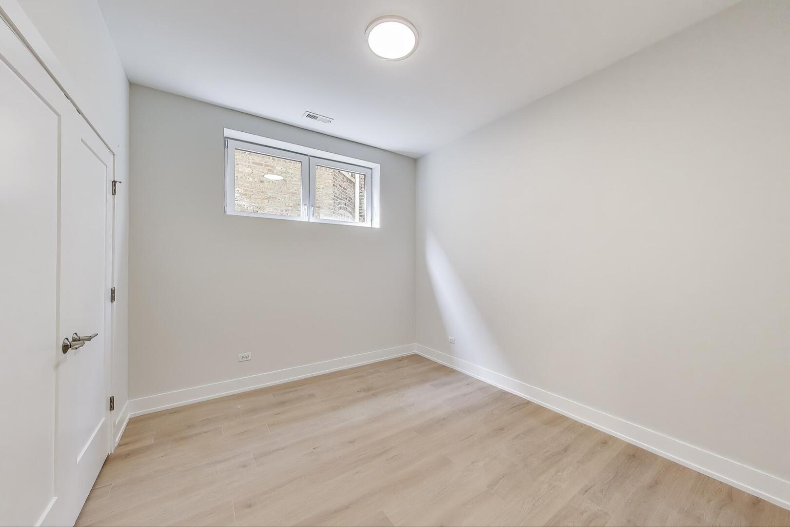 3339 N Ridgeway Avenue Unit: 1N