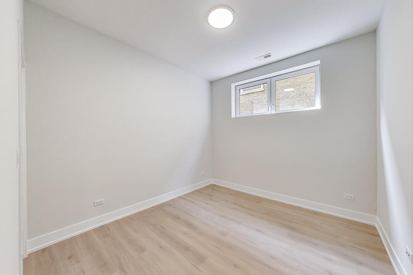 3339 N Ridgeway Avenue Unit: 1N