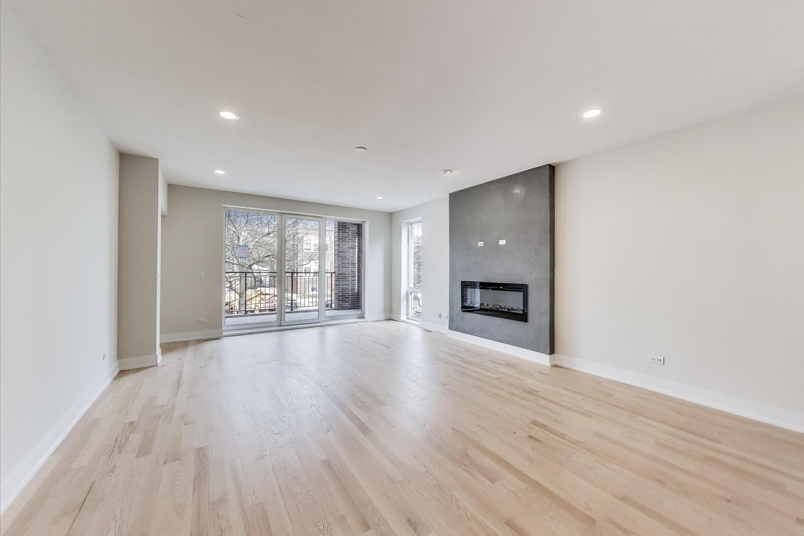 3339 N Ridgeway Avenue Unit: 1N