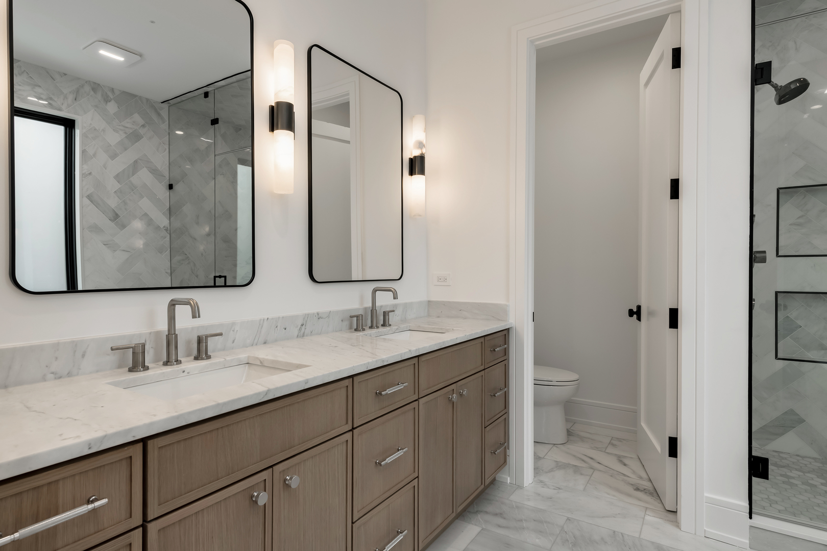 2034 N Racine Avenue Unit: 2