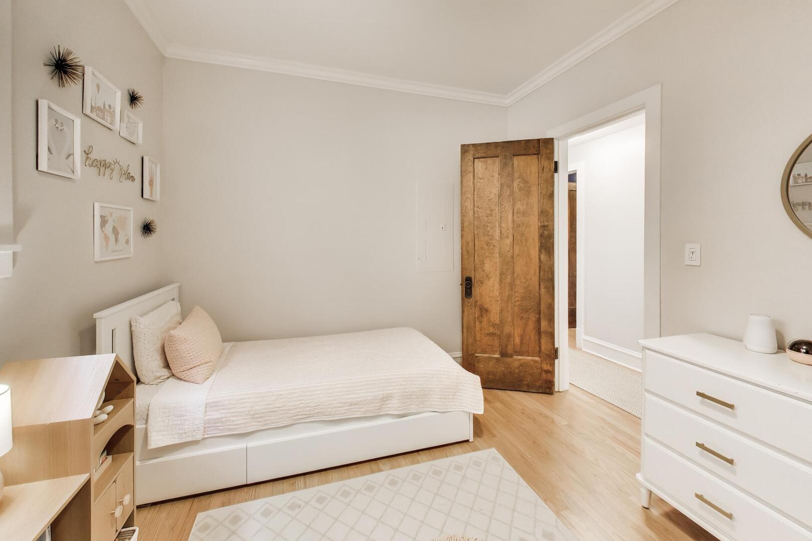 5142 N Leavitt, Unit 1