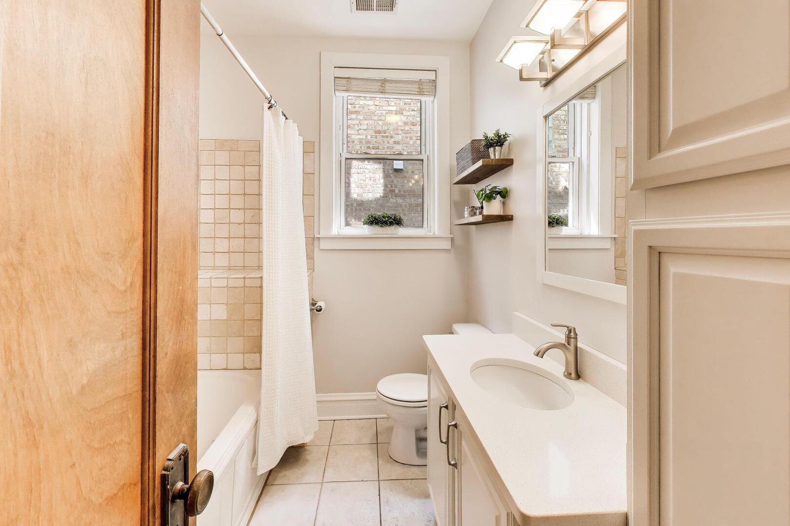 5142 N Leavitt, Unit 1