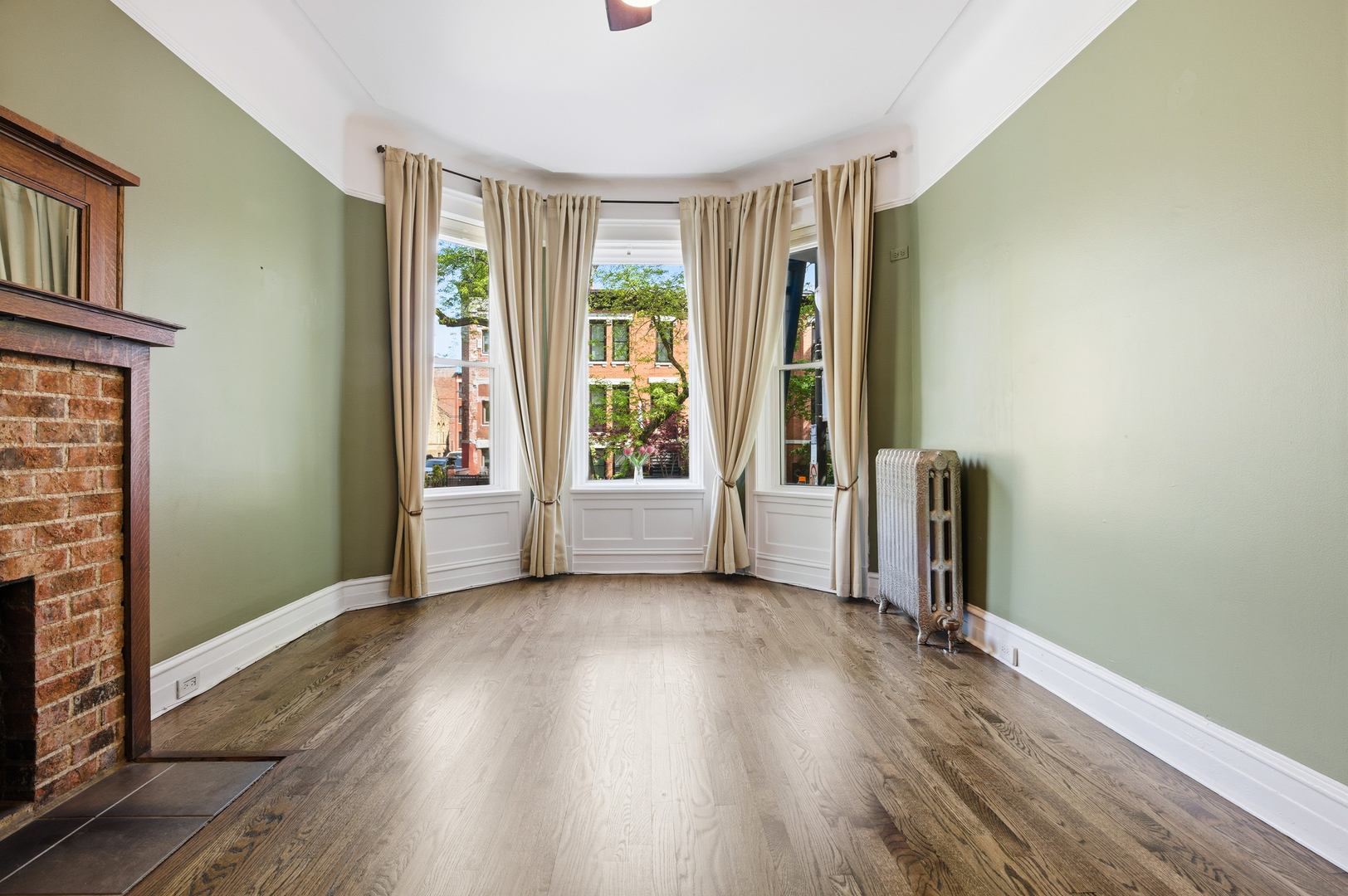 559 W Fullerton Parkway Unit: 1W