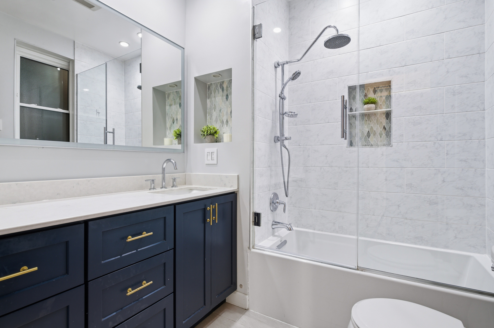 559 W Fullerton Parkway Unit: 1W