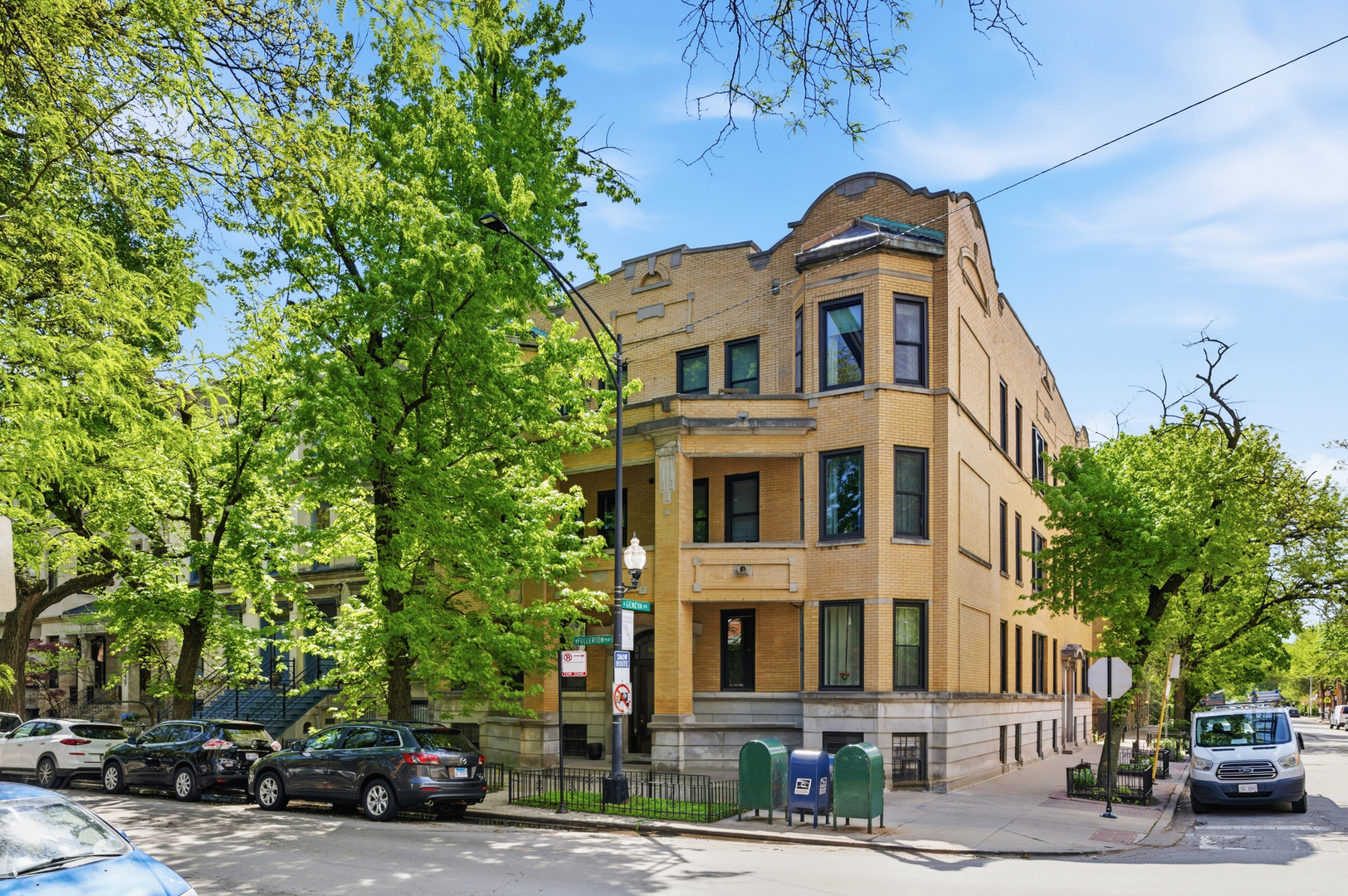559 W Fullerton Parkway Unit: 1W