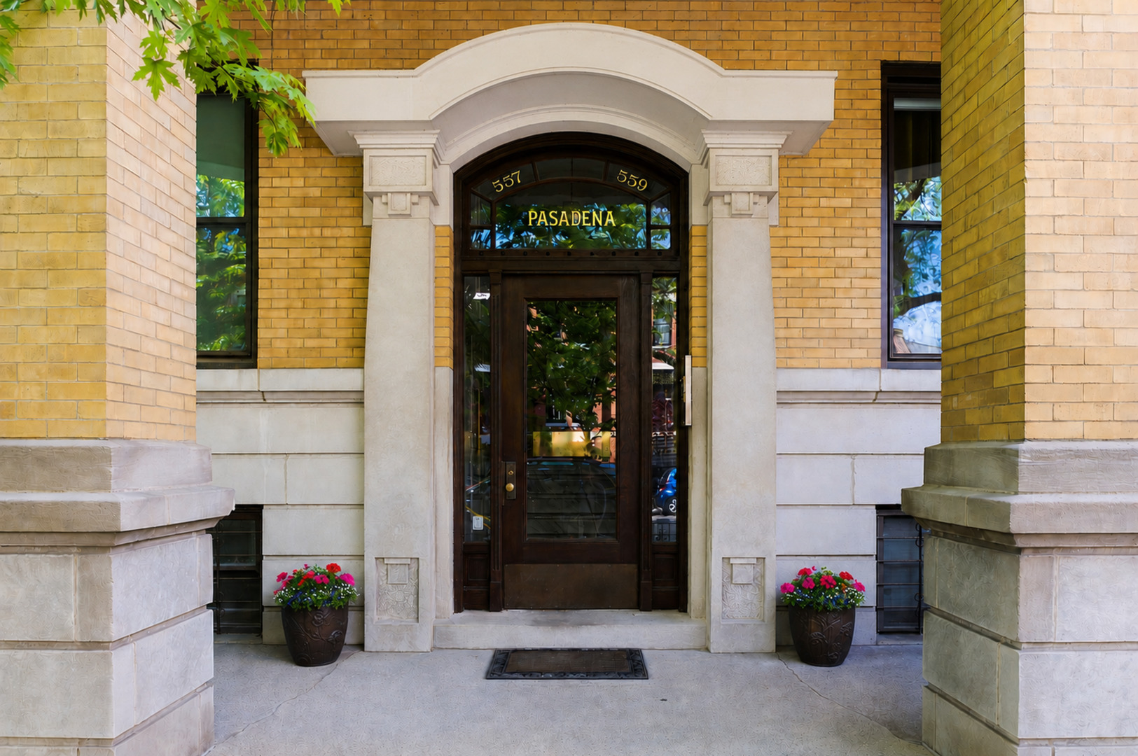 559 W Fullerton Parkway Unit: 1W