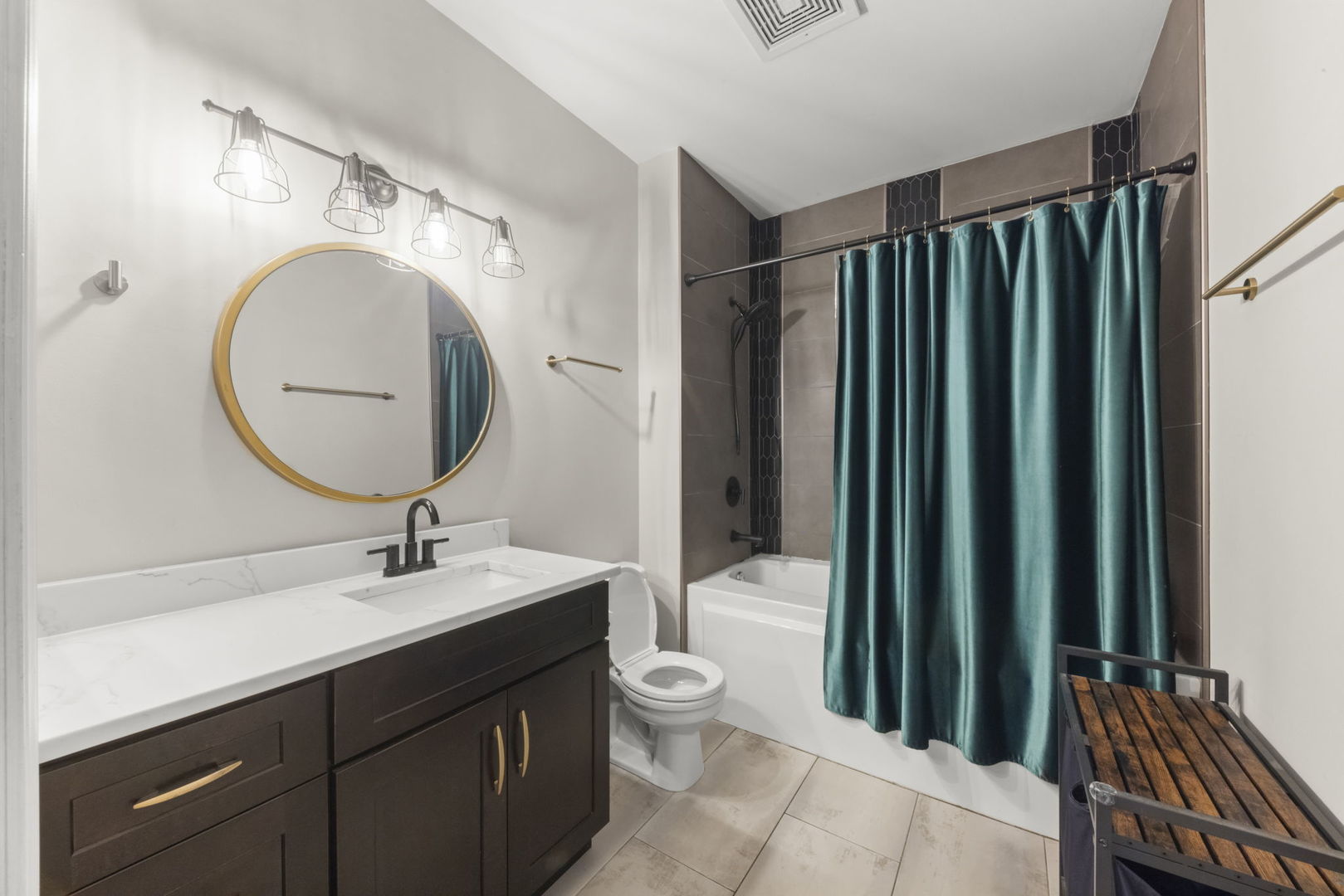 1301 W Madison Street Unit: 305