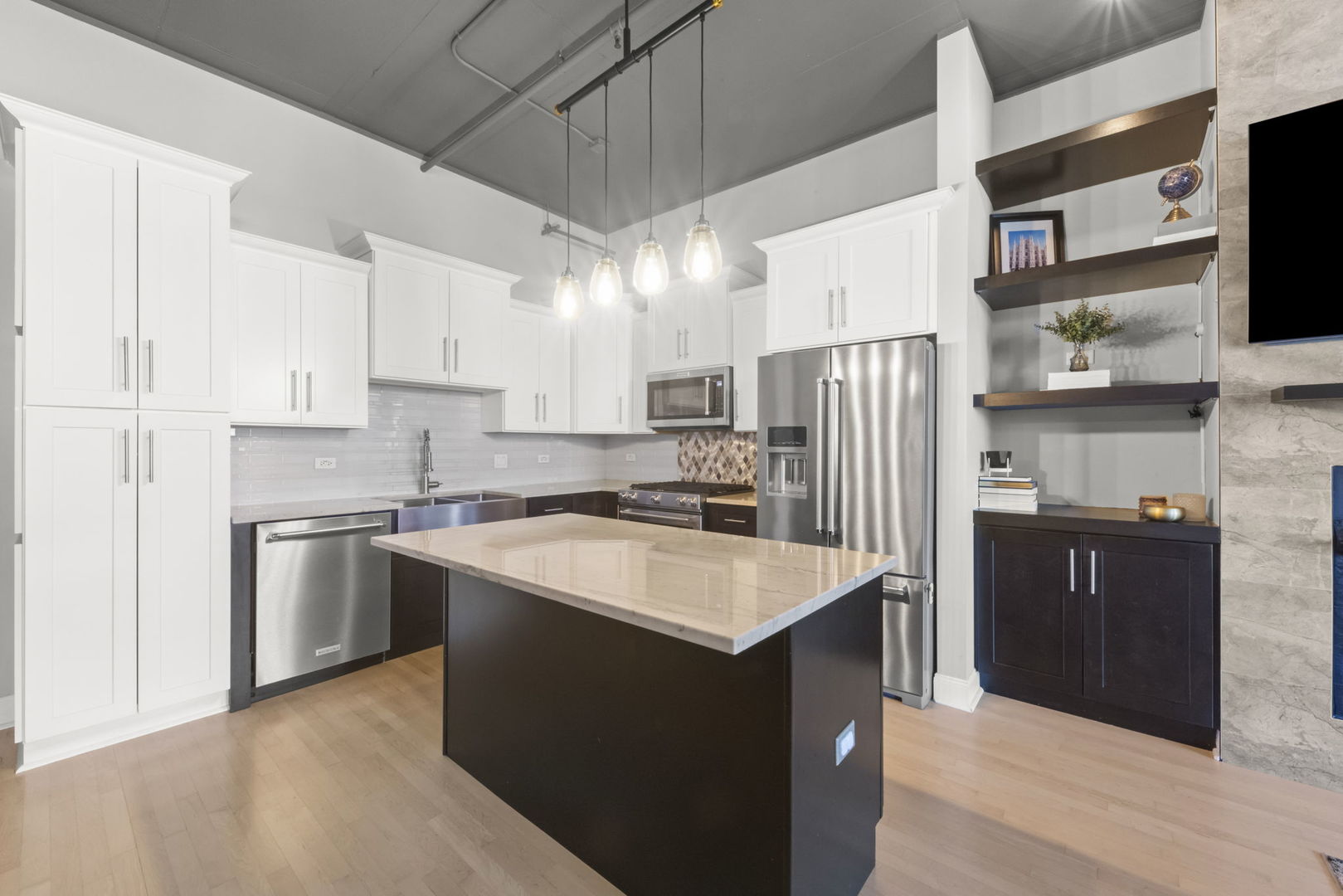 1301 W Madison Street Unit: 305