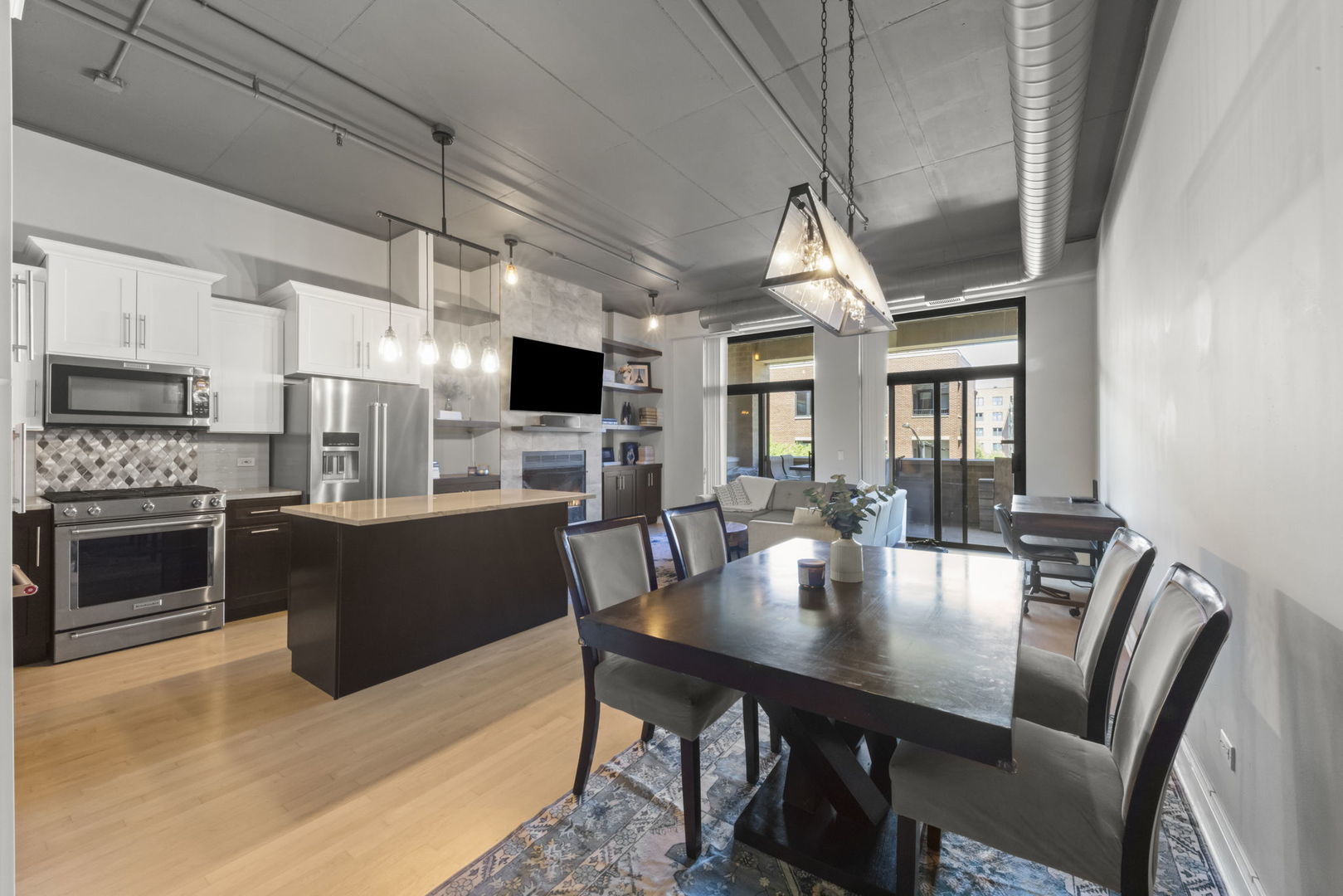 1301 W Madison Street Unit: 305