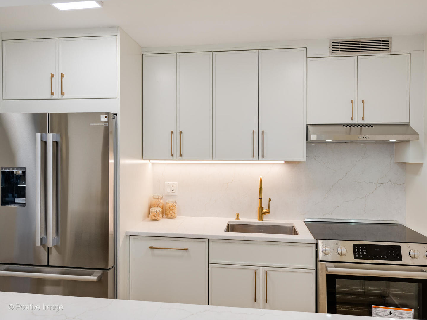 1310 N Ritchie Court Unit: 27B