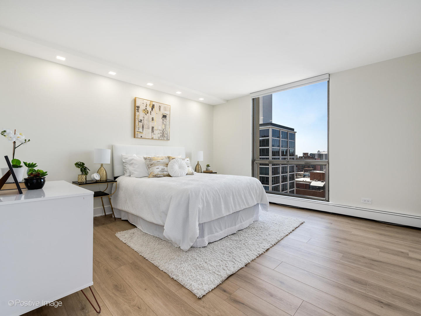 1310 N Ritchie Court Unit: 27B