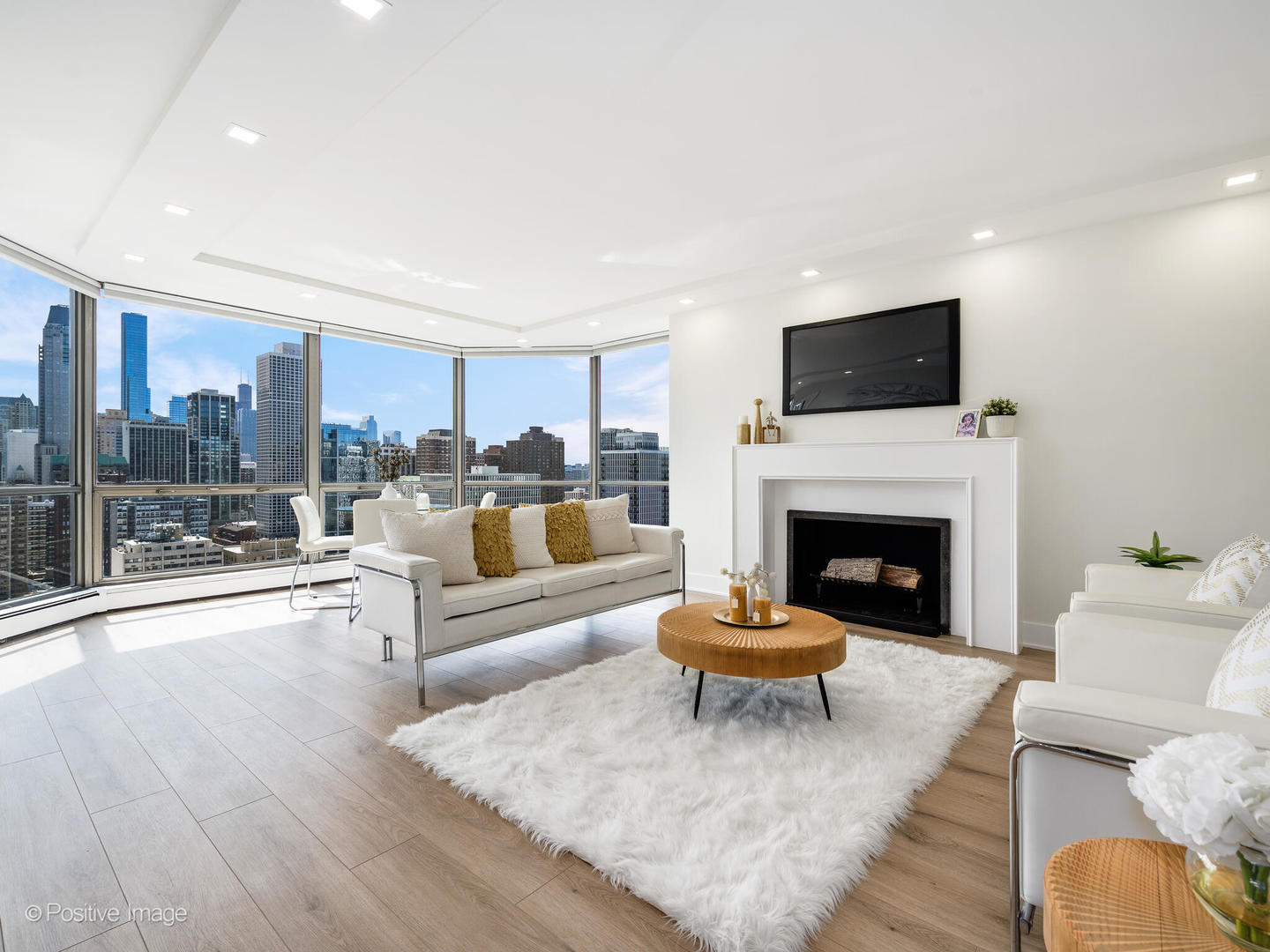 1310 N Ritchie Court Unit: 27B