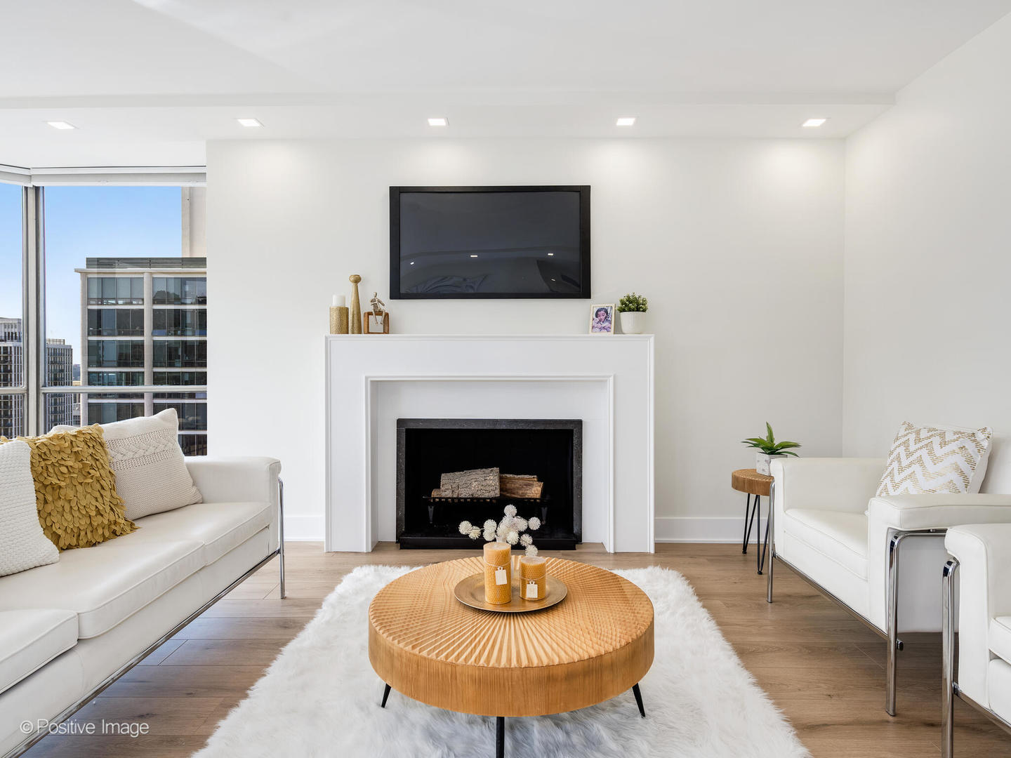 1310 N Ritchie Court Unit: 27B