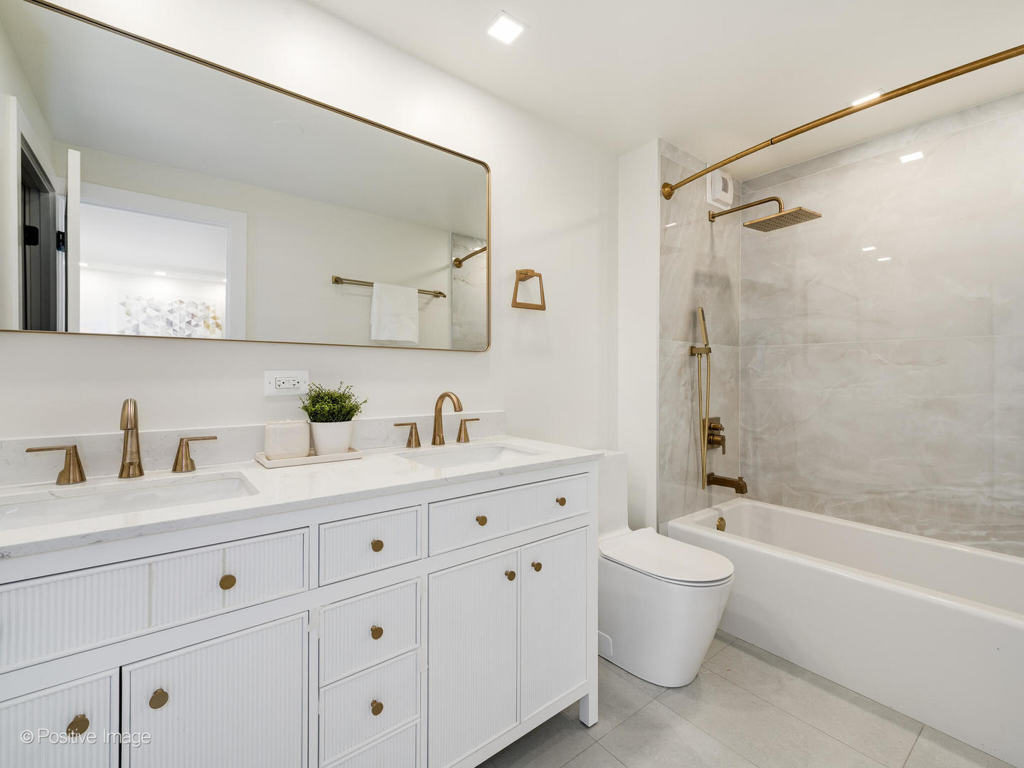 1310 N Ritchie Court Unit: 27B