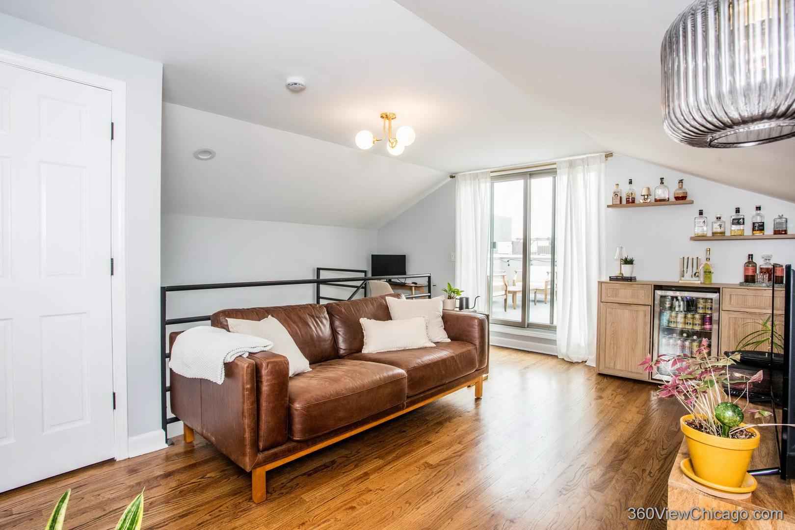 1534 N BOSWORTH Avenue Unit: 3