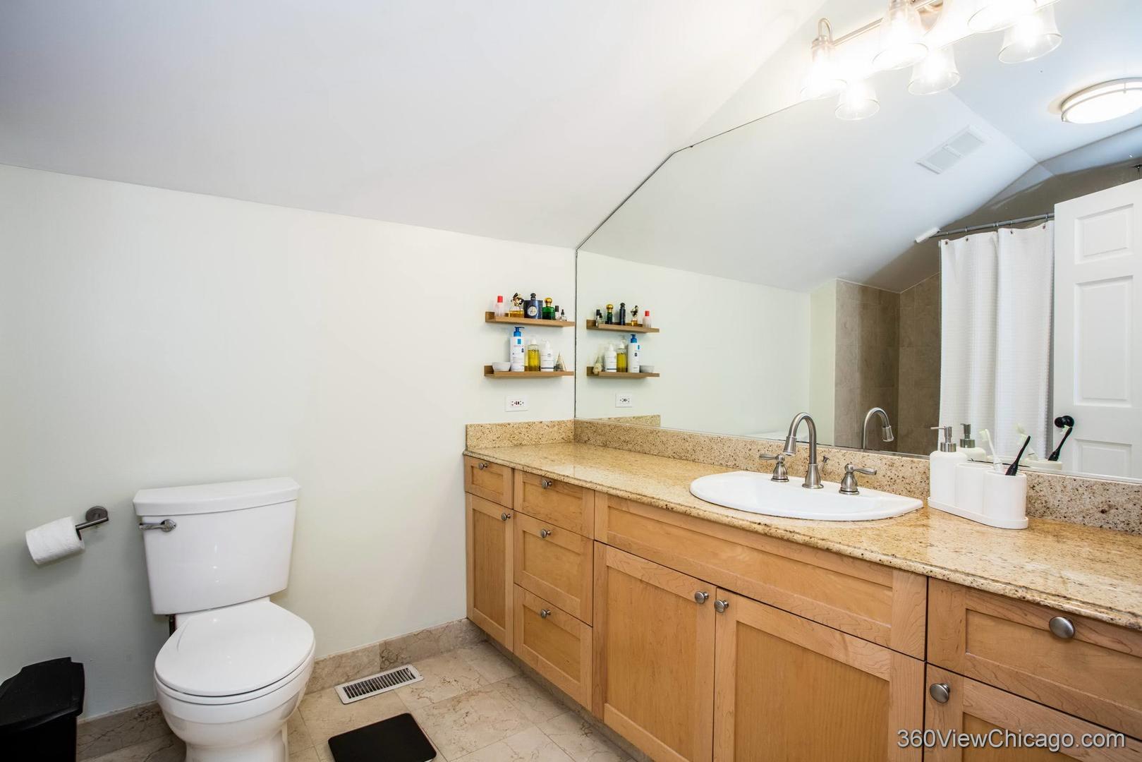 1534 N BOSWORTH Avenue Unit: 3