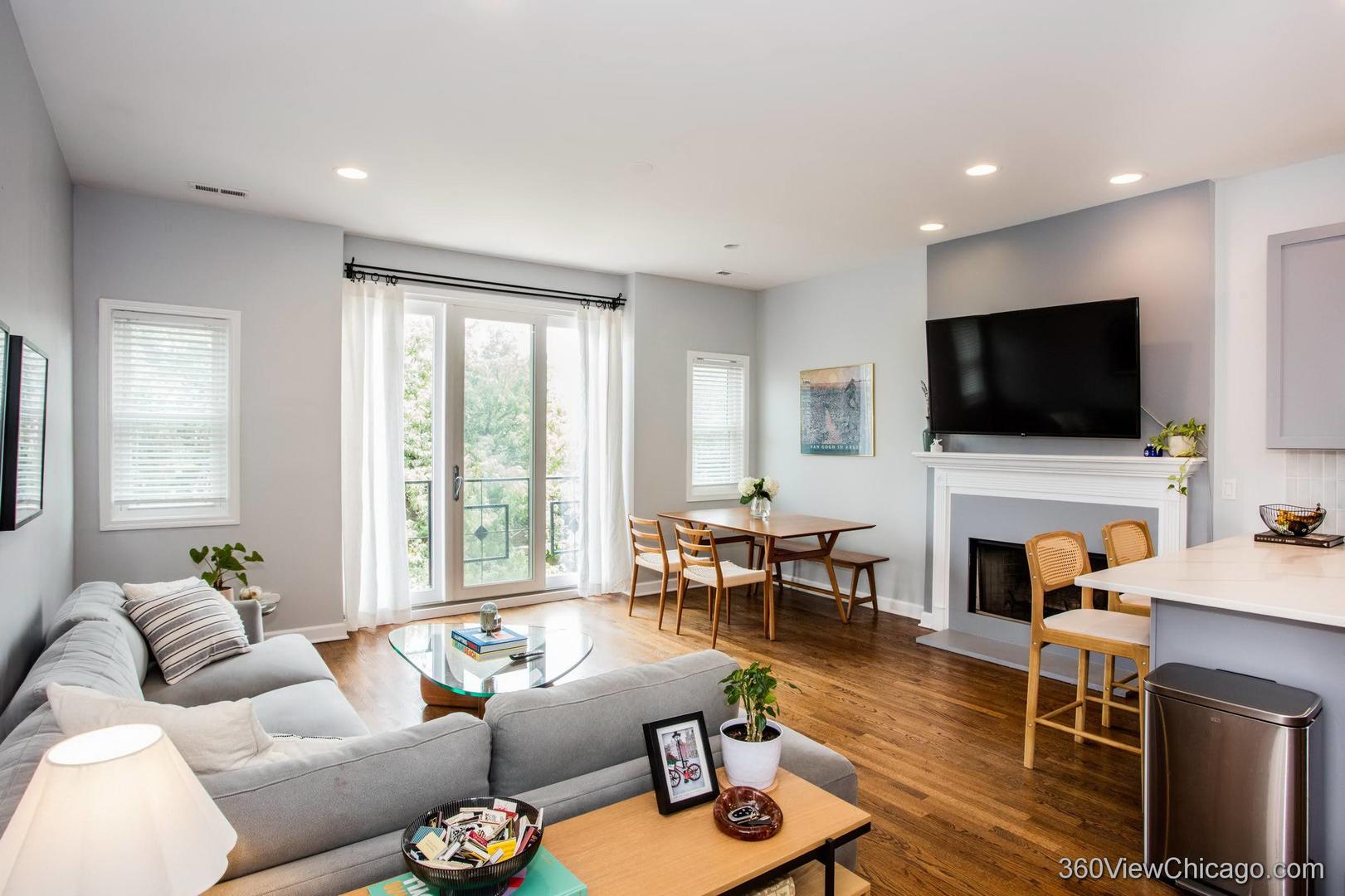 1534 N BOSWORTH Avenue Unit: 3