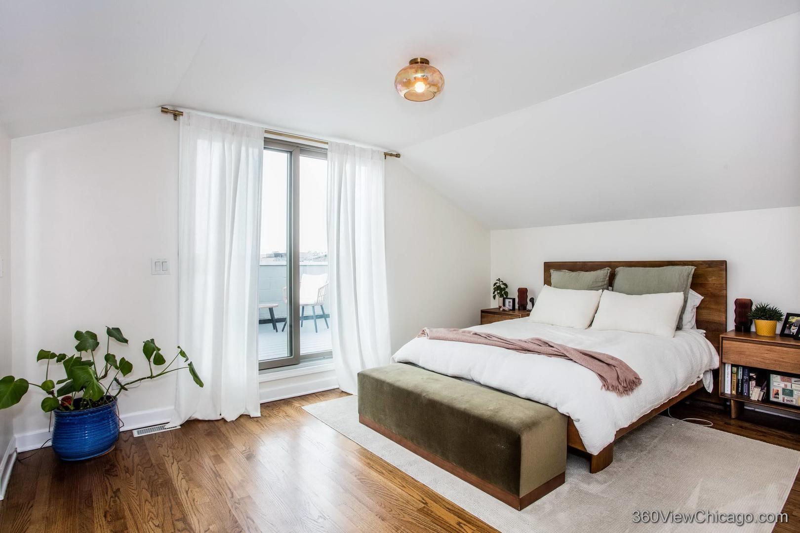1534 N BOSWORTH Avenue Unit: 3