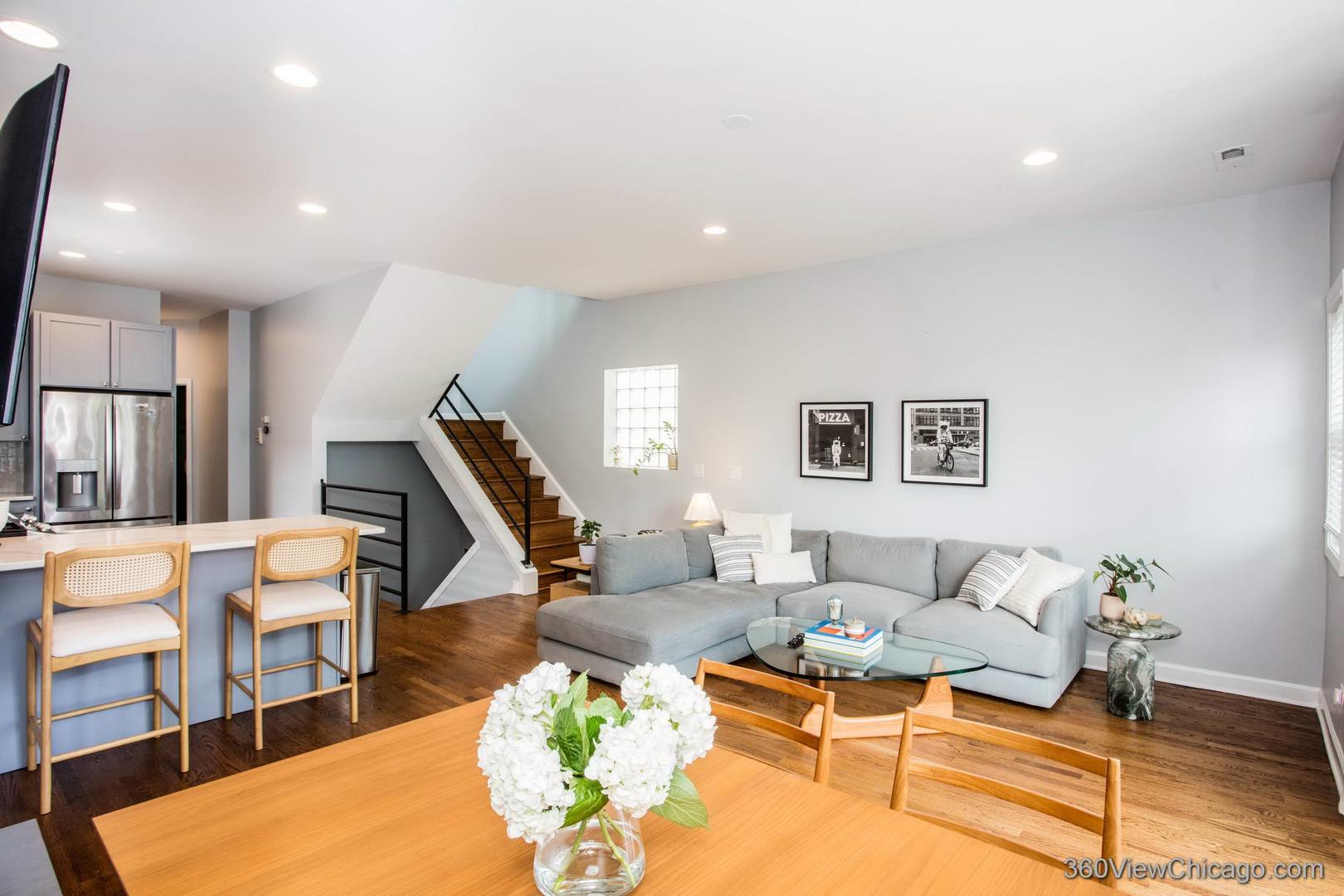 1534 N BOSWORTH Avenue Unit: 3
