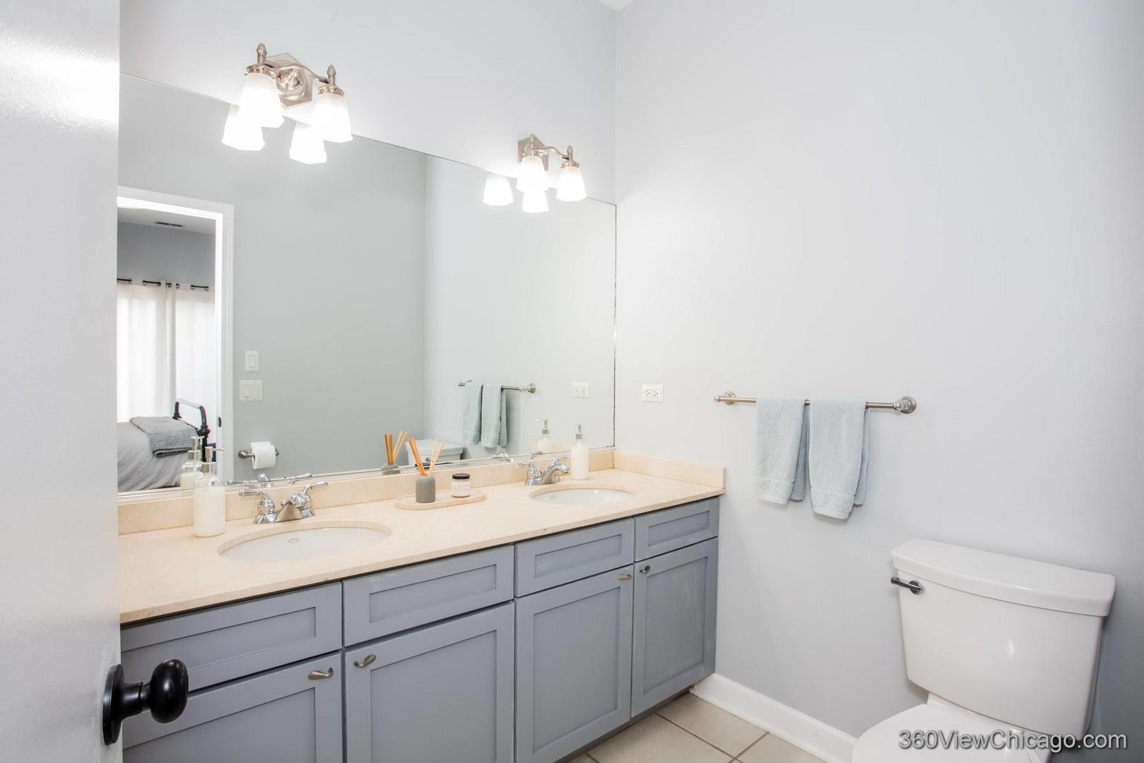 1534 N BOSWORTH Avenue Unit: 3