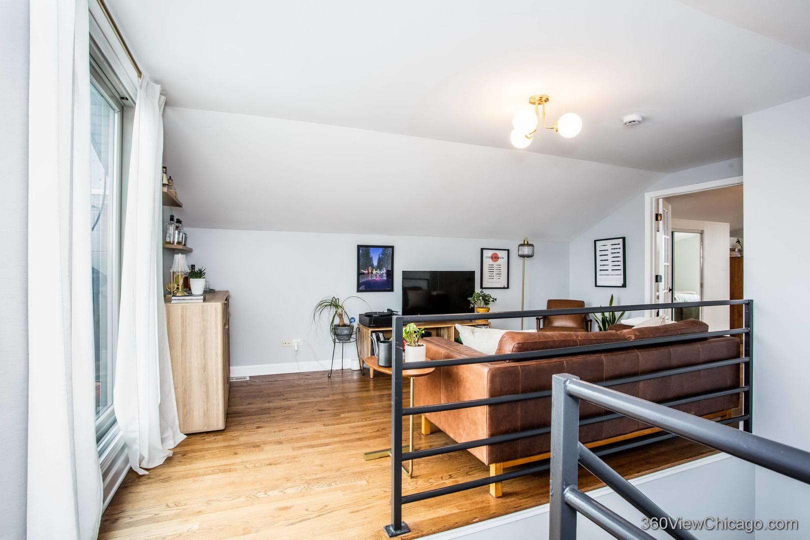 1534 N BOSWORTH Avenue Unit: 3