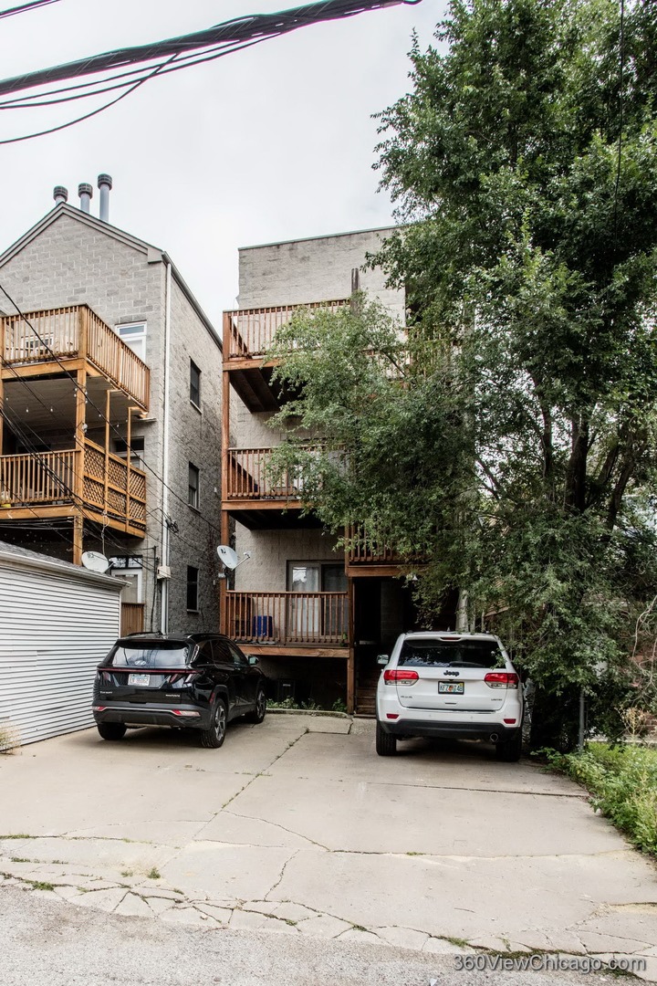 1534 N BOSWORTH Avenue Unit: 3