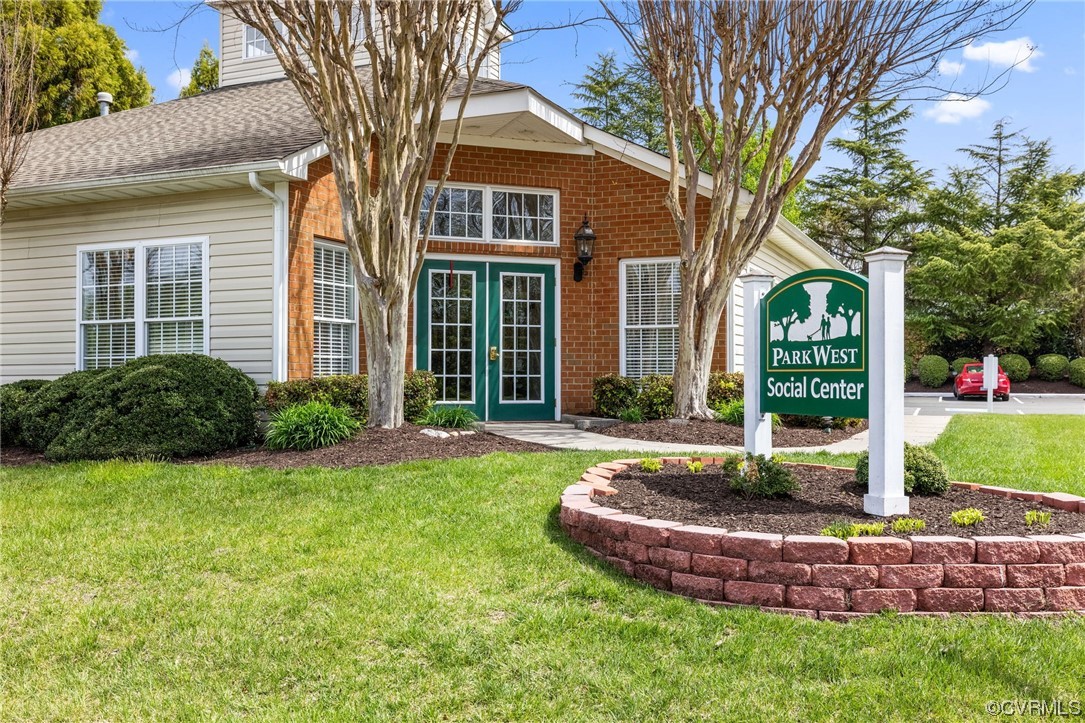 4220 English Holly Cir