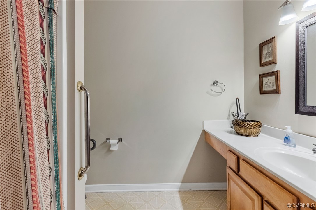 4220 English Holly Cir