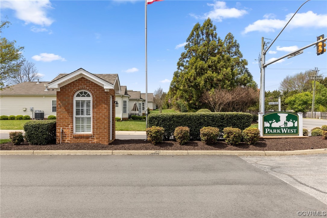 4220 English Holly Cir