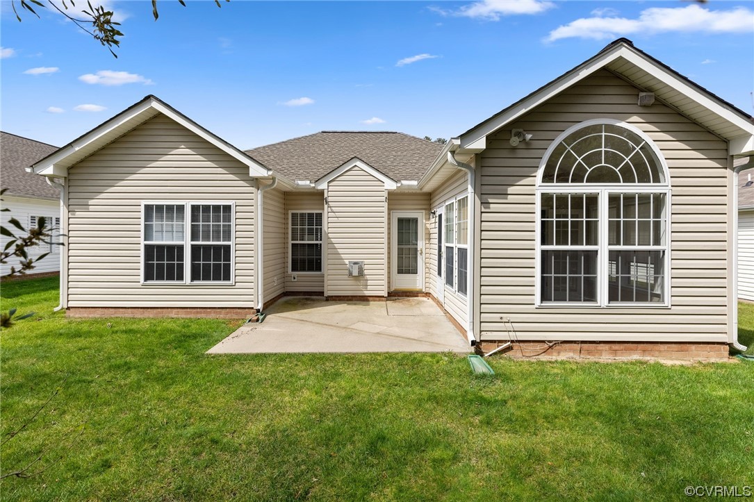 4220 English Holly Cir