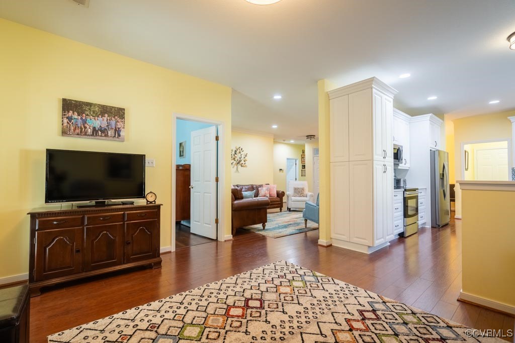 4232 English Holly Cir