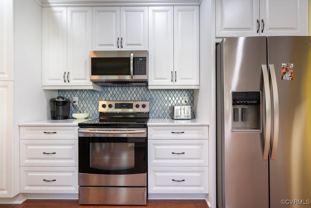 4232 English Holly Cir