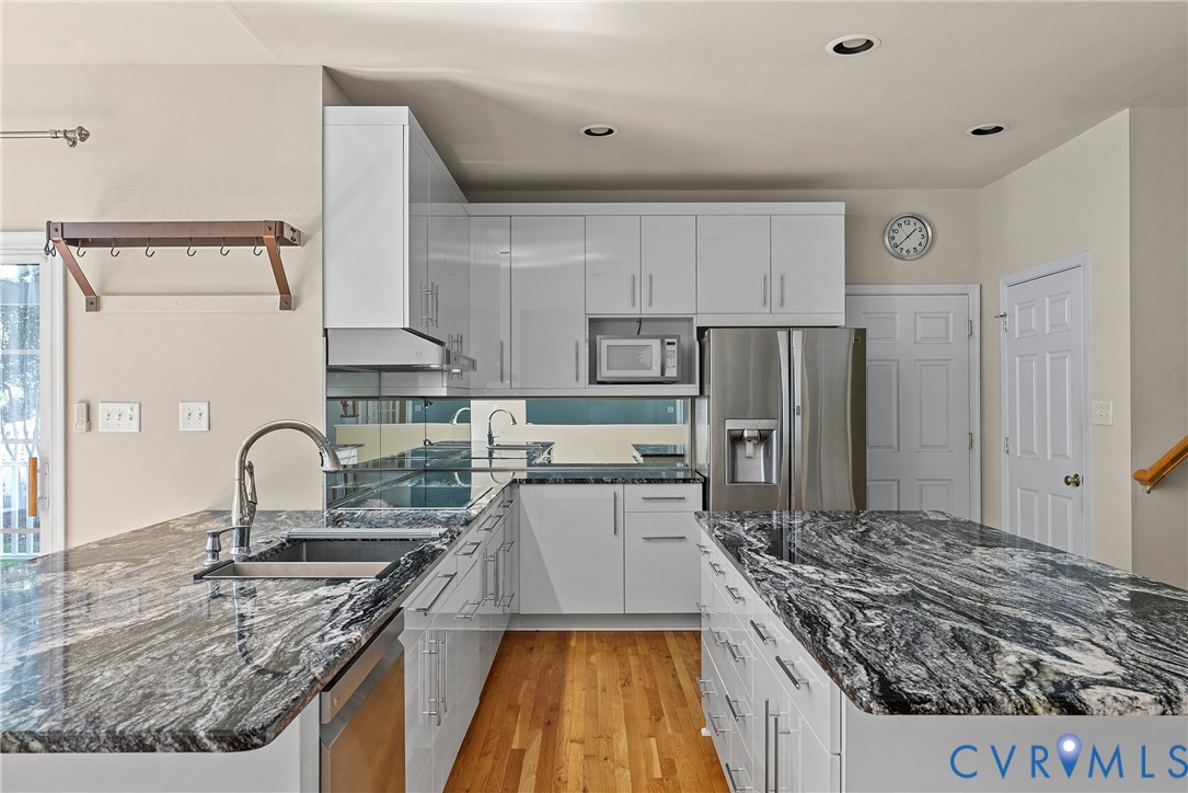 8401 Hampton Valley Dr