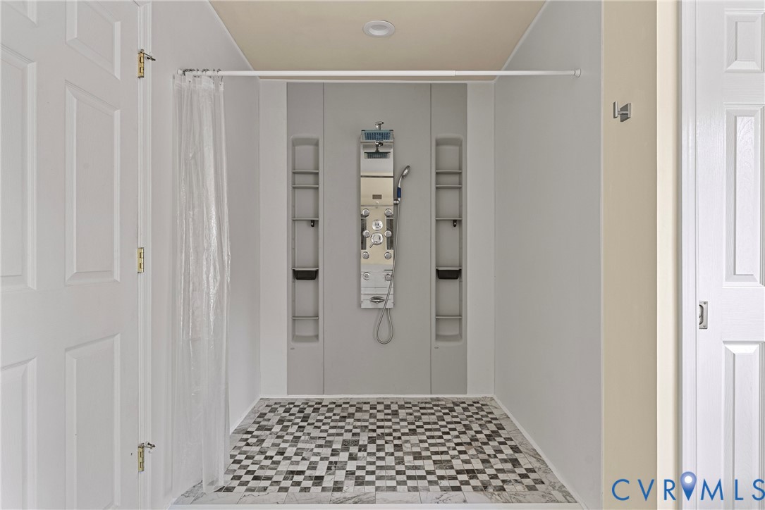 8401 Hampton Valley Dr